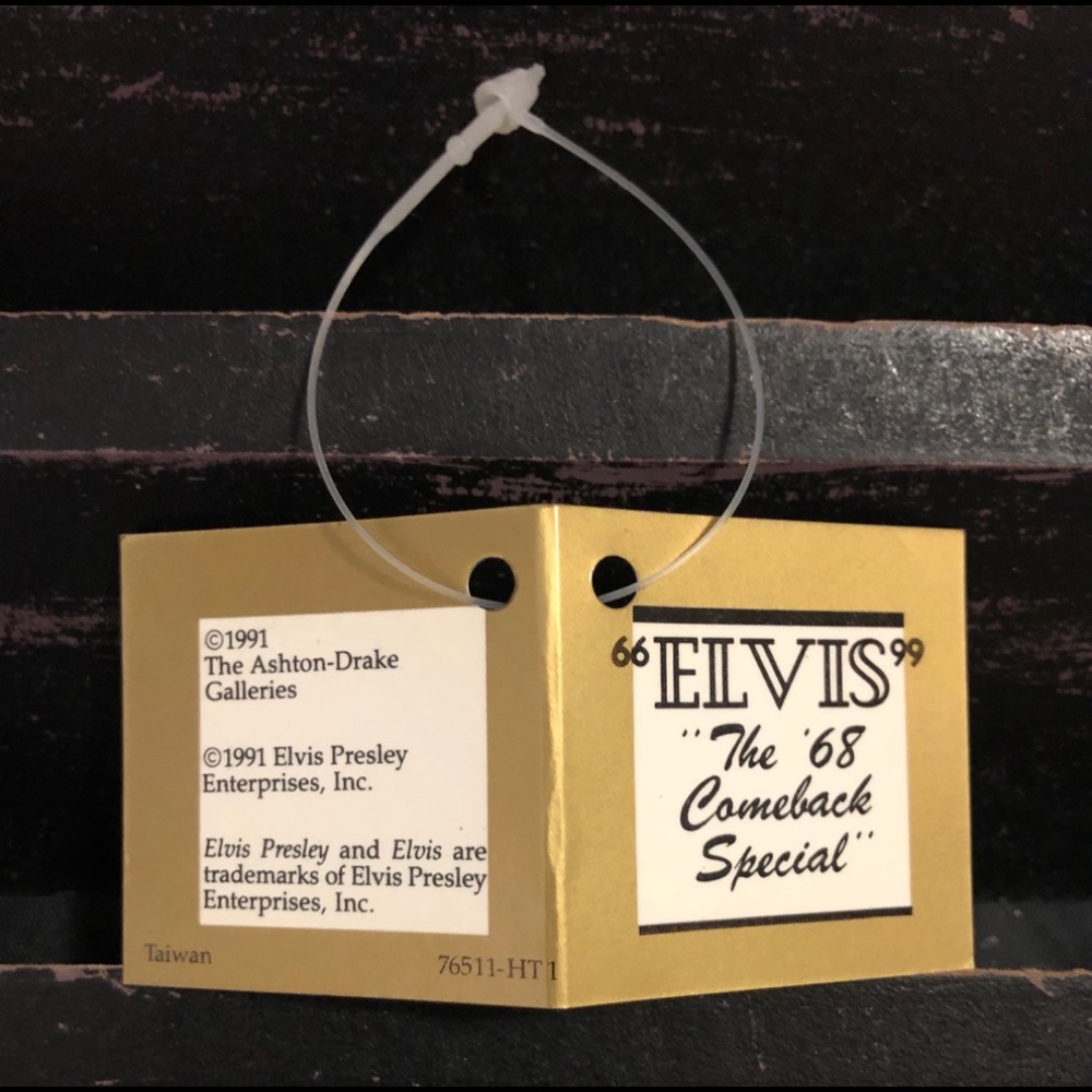 THE ASHTON-DRAKE “ELVIS” Lifetime of a Legend Doll - Picture 6 of 9